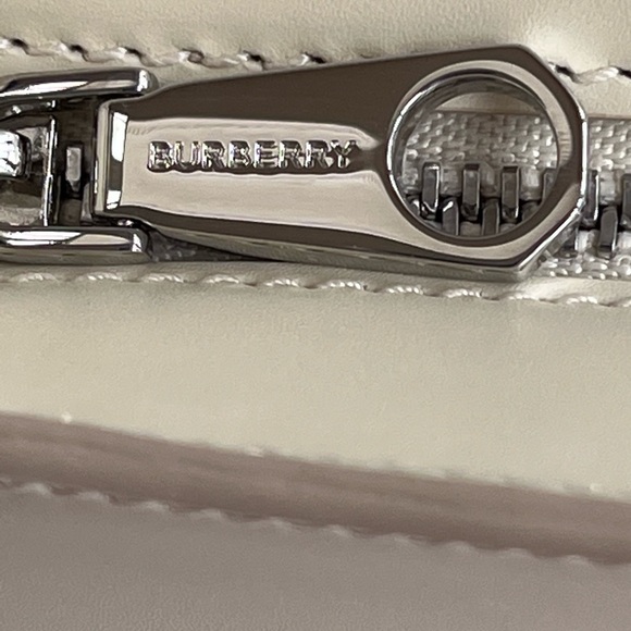 🔴SOLD🔴 BURBERRY Medium TB Monogram Leather Shoulder Bag- Warm Vanilla - Picture 12 of 15